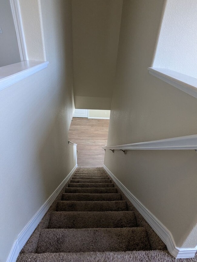 Building Photo - Beautiful 2 Story Townhome with 3 Car Garage!