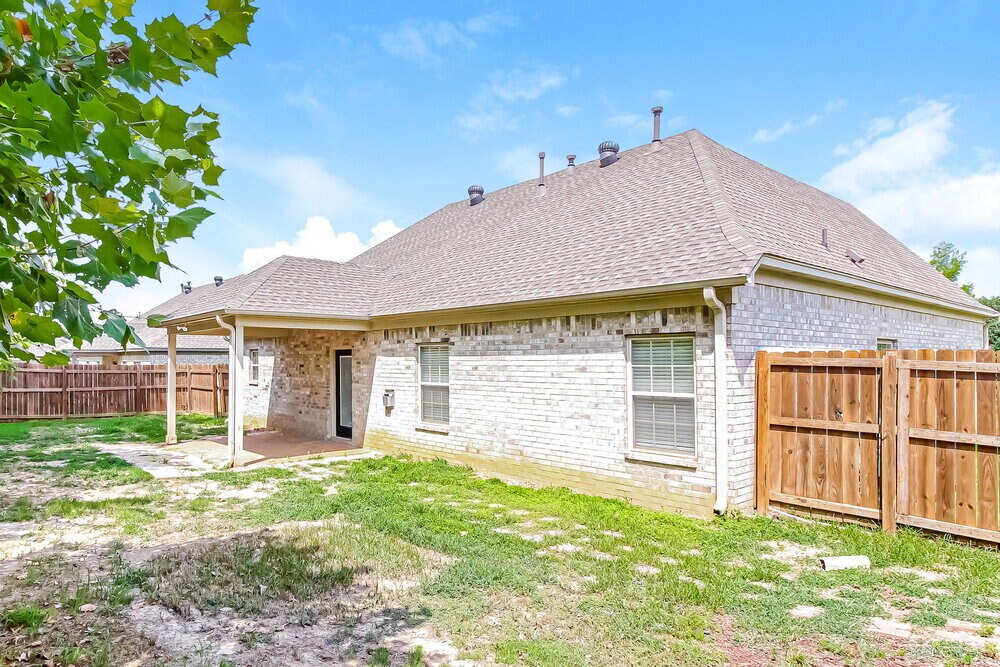 Building Photo - 1303 Shetland Dr