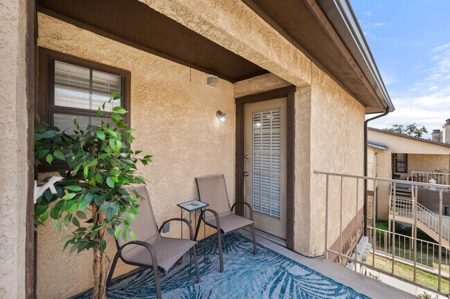 Building Photo - 1700 Crestpoint Dr