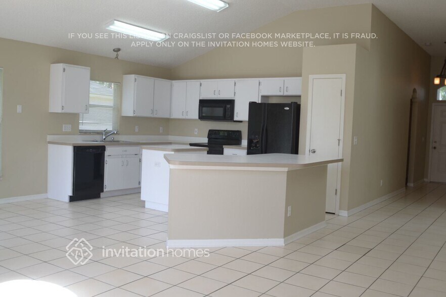 Building Photo - 5902 Azure Dr