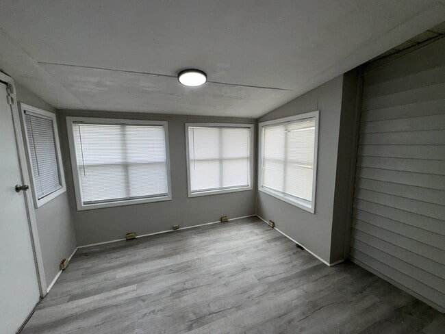 Building Photo - 1126 Barbara Ann Dr