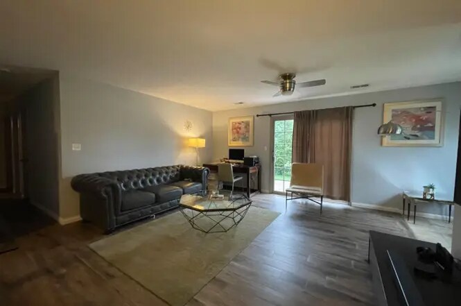 Building Photo - 1140 W 86th Pl