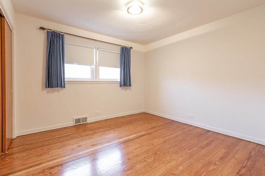 Building Photo - 4218 Oakton St