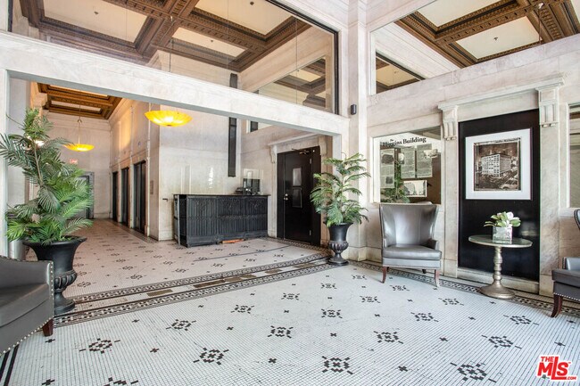 Building Photo - 108 W 2nd St