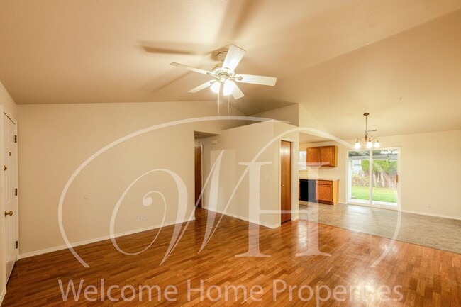 Building Photo - 337 NE Kingwood Pl