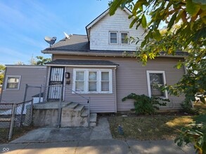 Building Photo - 2 E Washington St