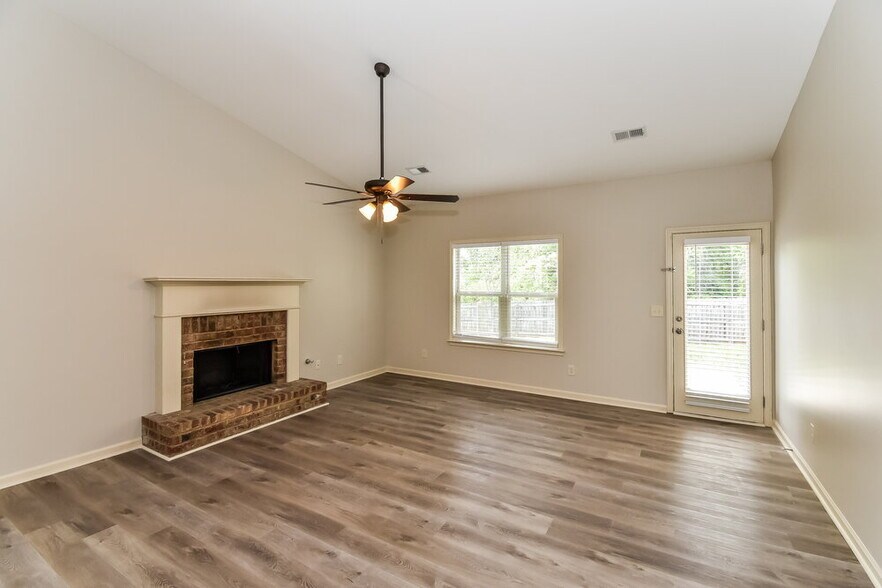 Building Photo - 1000 Cureton Dr