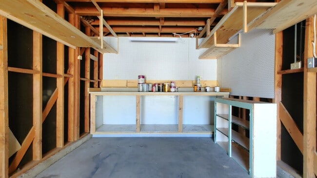Building Photo - Charming 2 Bedroom House in the SE!