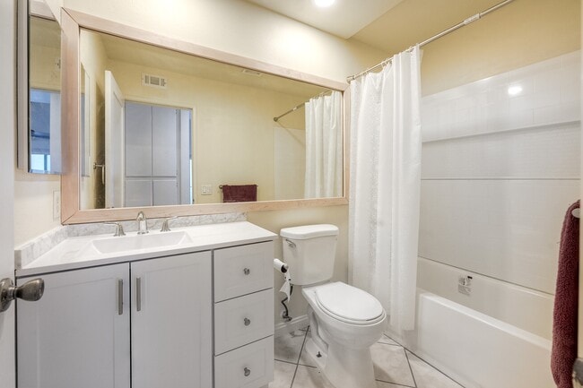 Building Photo - 806 Windward Ln