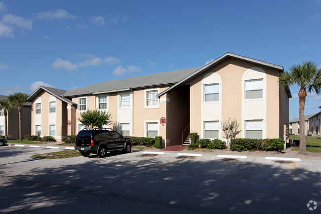 Primary Photo - Oak Harbor Apartments