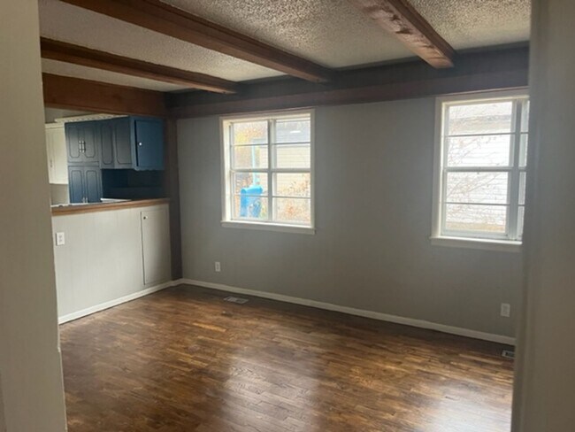 Building Photo - Spacious & Affordable Tulsa Living | 4 Bed...