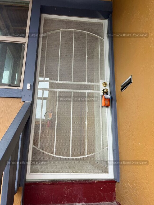 Building Photo - Experience the charm of Napa, CA living in this one-bedroom, one-bathroom apartment. Available now!!