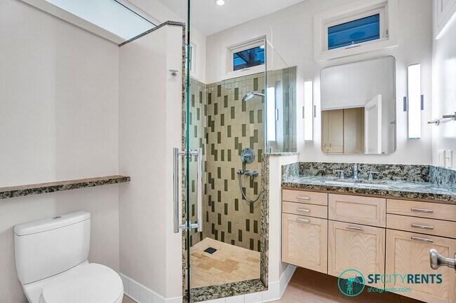 Building Photo - Pacific Heights: Remodeled Bi-Level Condo w/ Private Yard & Garage near Alta Vista Park