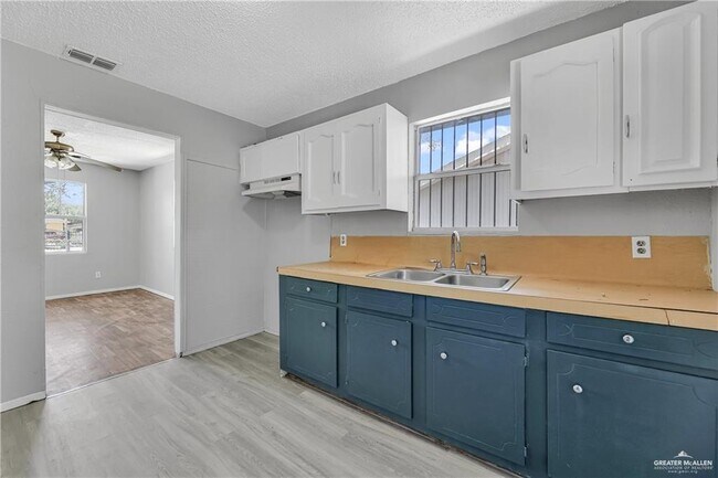 Building Photo - 4913 S 26th St