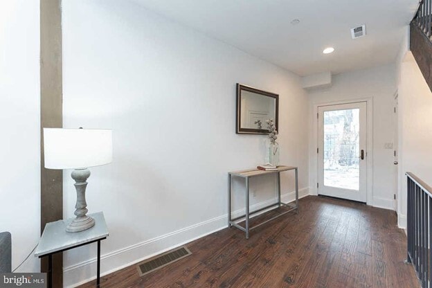 Building Photo - 1005 New Market St