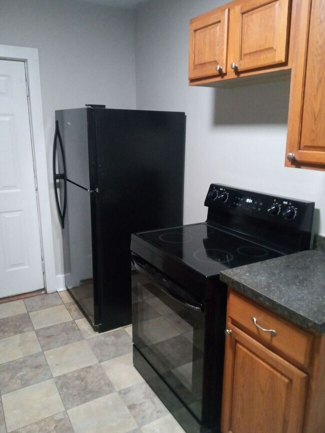 Building Photo - Cozy 3 bedroom ranch style single family house close to the Short North