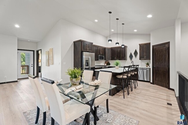 Building Photo - 1107 S Foss Ave