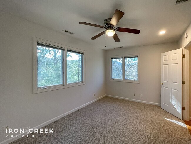 Building Photo - Beautiful 3-Bed/3.5-Bath Home in Gated Fai...