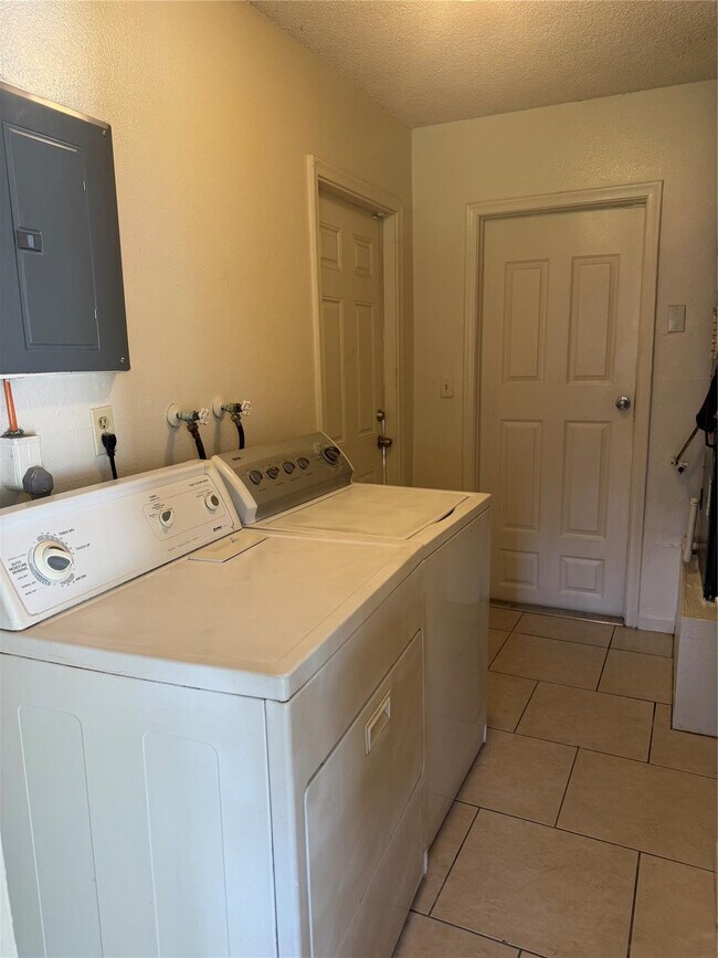 Building Photo - 9651 Sunset Strip