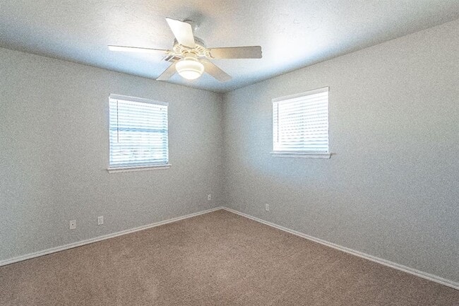 Building Photo - 733 N Norman Ave