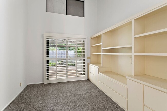 Building Photo - Lantern District 3 Bedroom Home in Gated C...