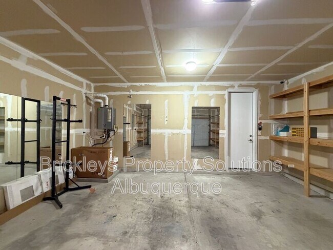 Building Photo - 2861 Walsh Loop SE