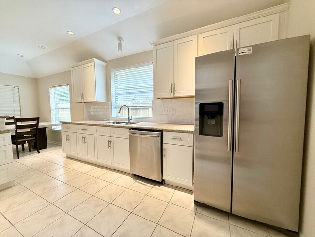 Building Photo - Gorgeous One Story Home in Sugar Land, TX