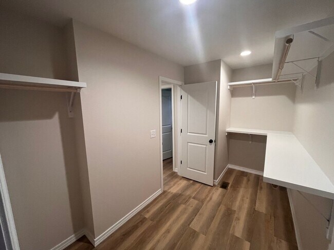 Building Photo - Beautiful, brand-new, 3-bedroom, 2-bath home in Nixa with a 3-car garage.