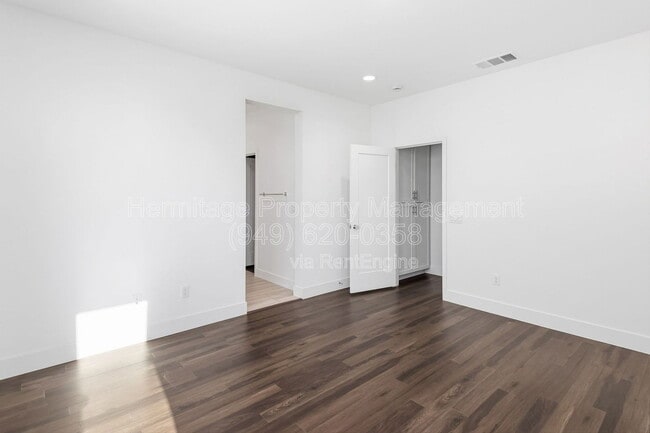 Building Photo - 167 Tenor