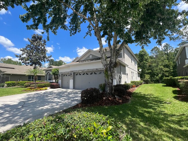 Building Photo - Beautiful 5 Bed 4 Bath Pool Home in the gu...