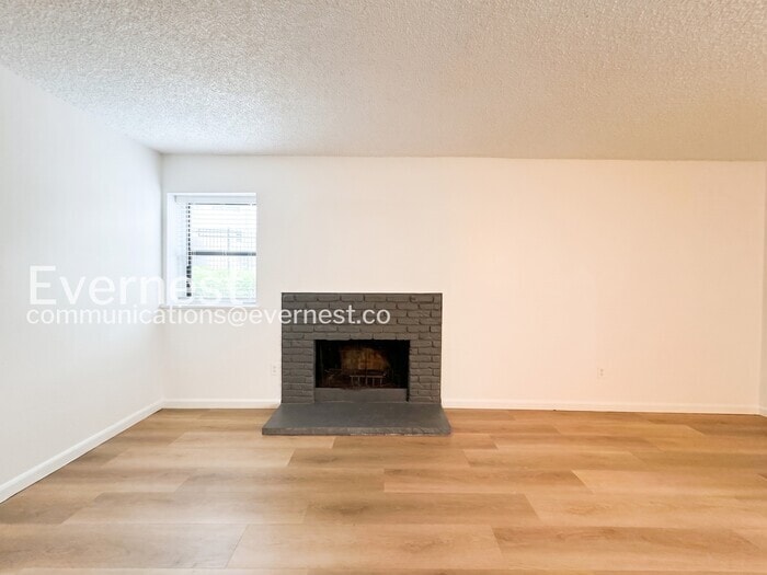 Building Photo - 6470 S Dayton St