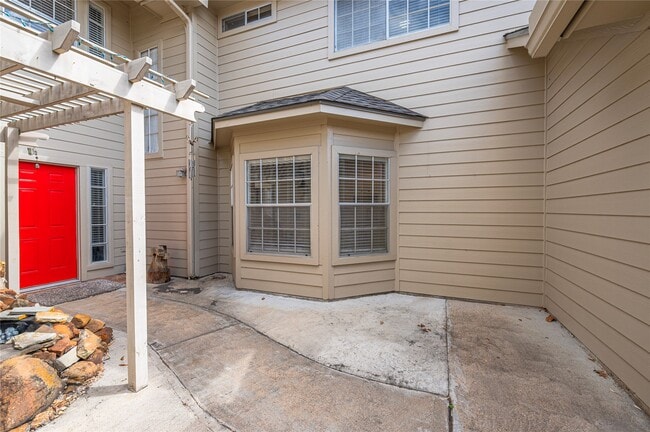 Building Photo - 2060 Glencove Dr