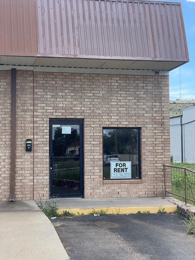 Building Photo - 502 E Ave East