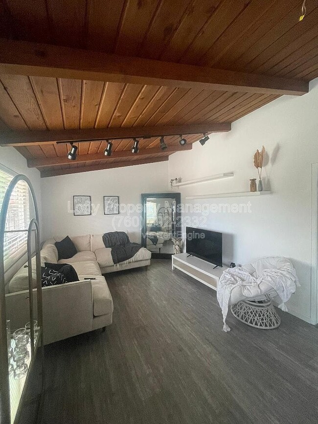 Building Photo - 355 Broadway