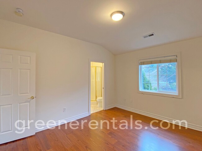 Building Photo - Large 2BR 1.75BA ADU in Beautiful Gated Co...