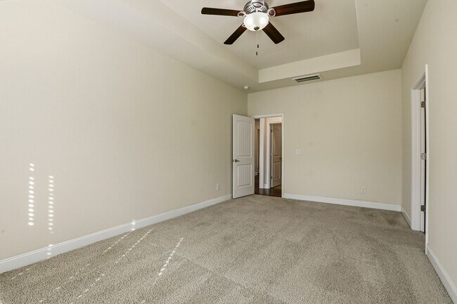 Building Photo - 52 Woodwater Cir