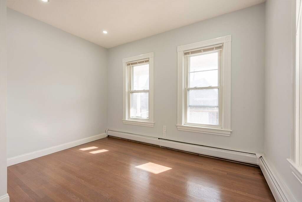 Building Photo - 108 Byron St