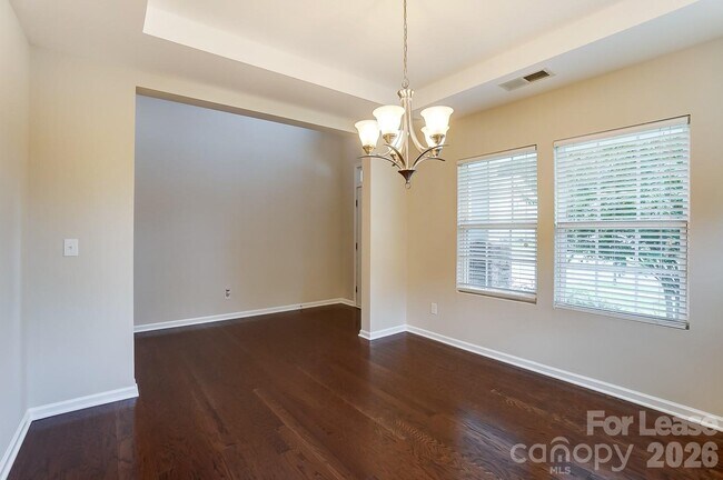 Building Photo - 1934 Madeira Cir