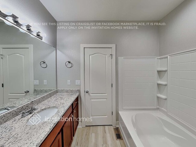 Building Photo - 583 Solano Dr