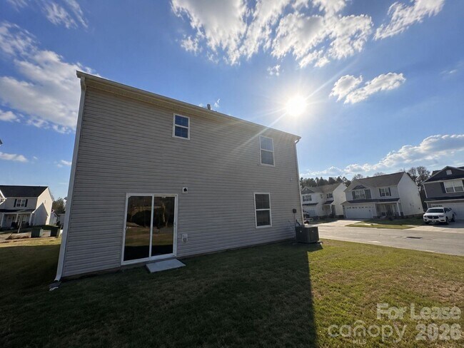 Building Photo - 3003 Cres Lk Ln