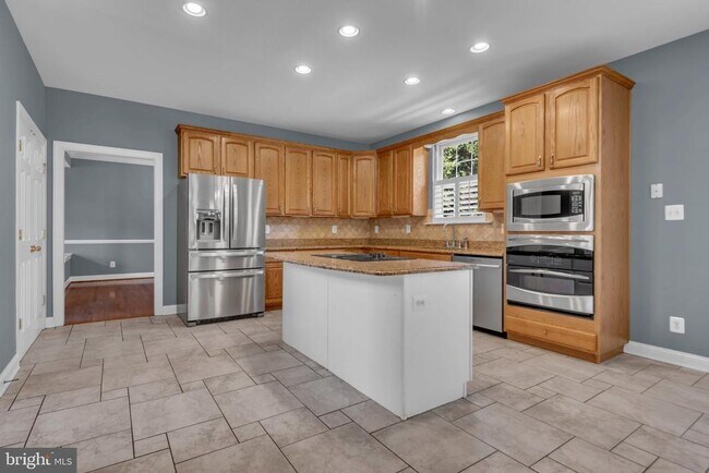 Building Photo - 3355 Lancer Ct