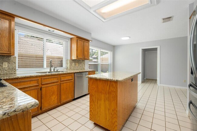 Building Photo - 15127 Greenleaf Ln