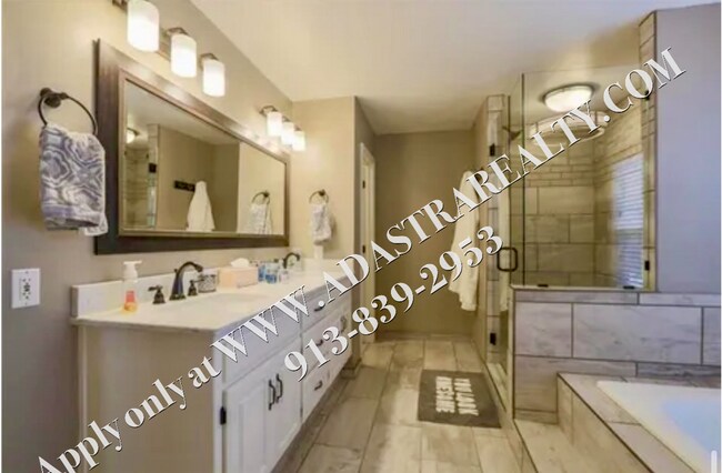 Building Photo - Beautiful 4 Bed 3 Bath Home in Olathe-Comi...