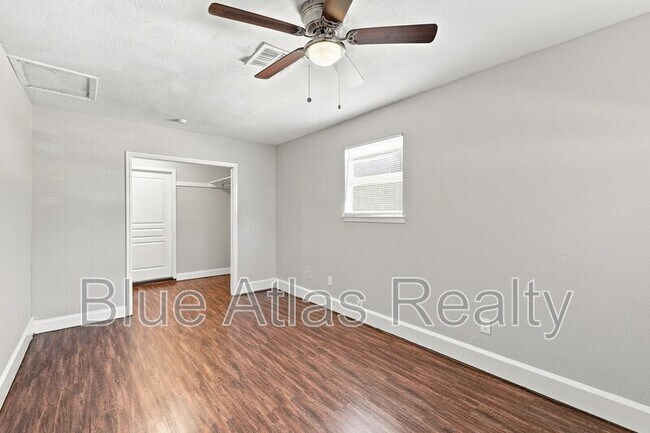 Building Photo - 3609 Galaxie Dr