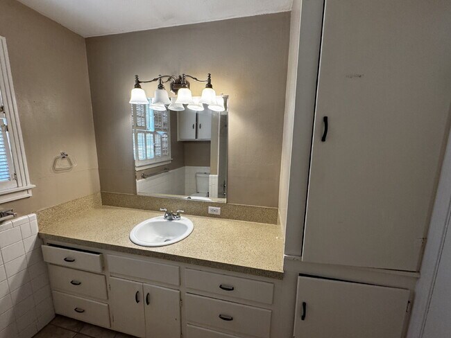 Building Photo - Spacious Home With Sun-room Located Within...