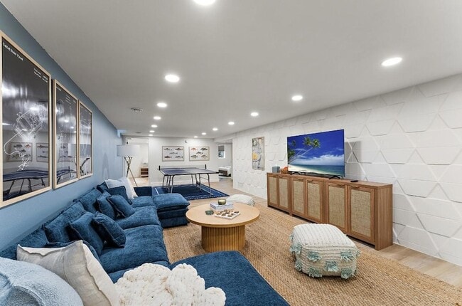 Building Photo - 1424 Vista Ln SW