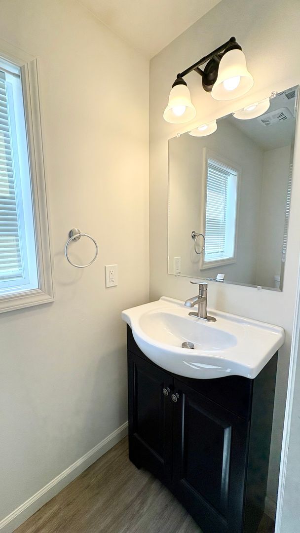 Building Photo - 518 E Cumberland St