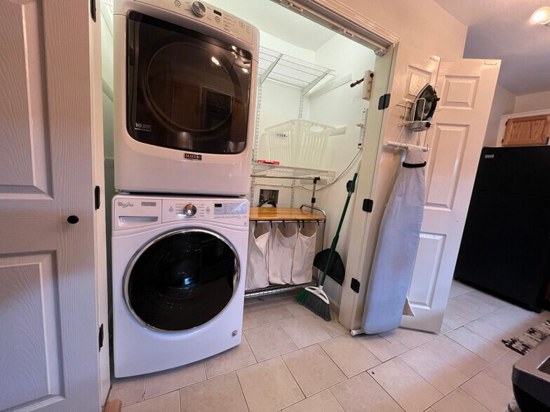 Building Photo - 12102 Carriage Ct SE