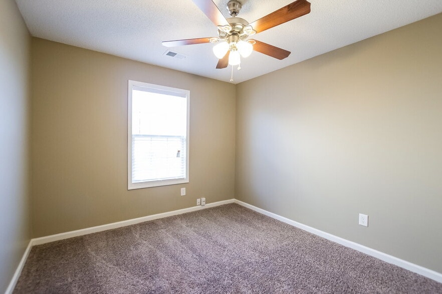 Building Photo - 240 Greystone Cir