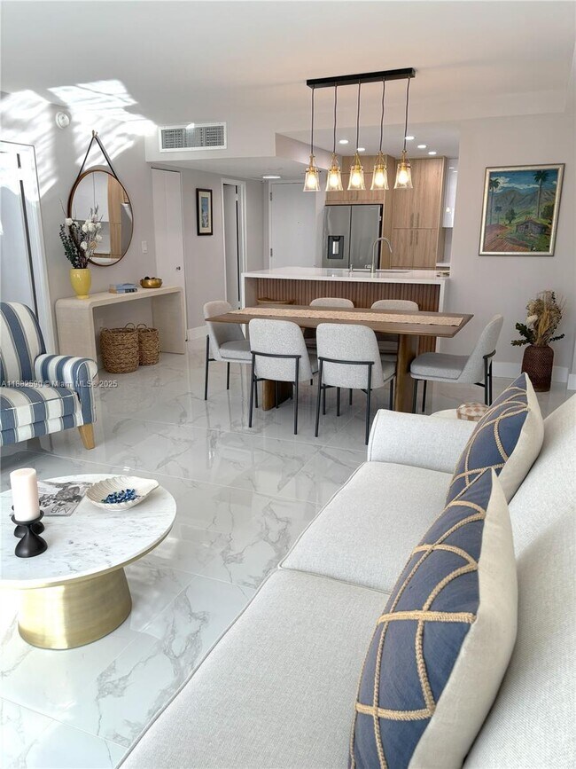 Building Photo - 5701 Collins Ave